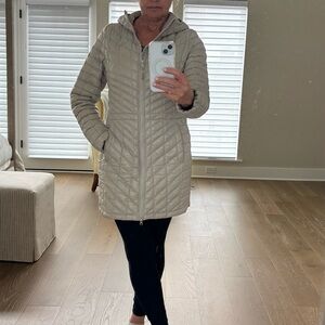 The North Face Women’s lightweight Hooded Quilted Coat sz M